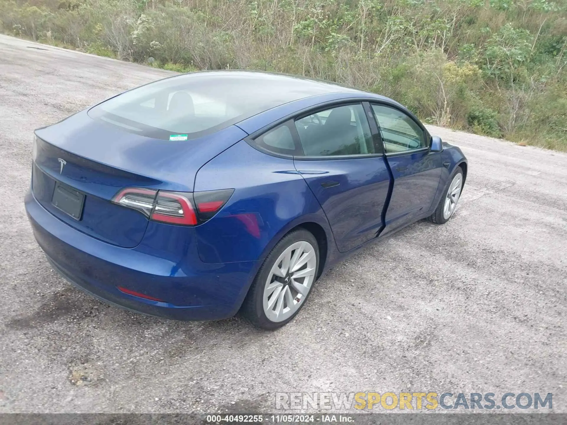 4 Photograph of a damaged car 5YJ3E1EA8NF192153 TESLA MODEL 3 2022