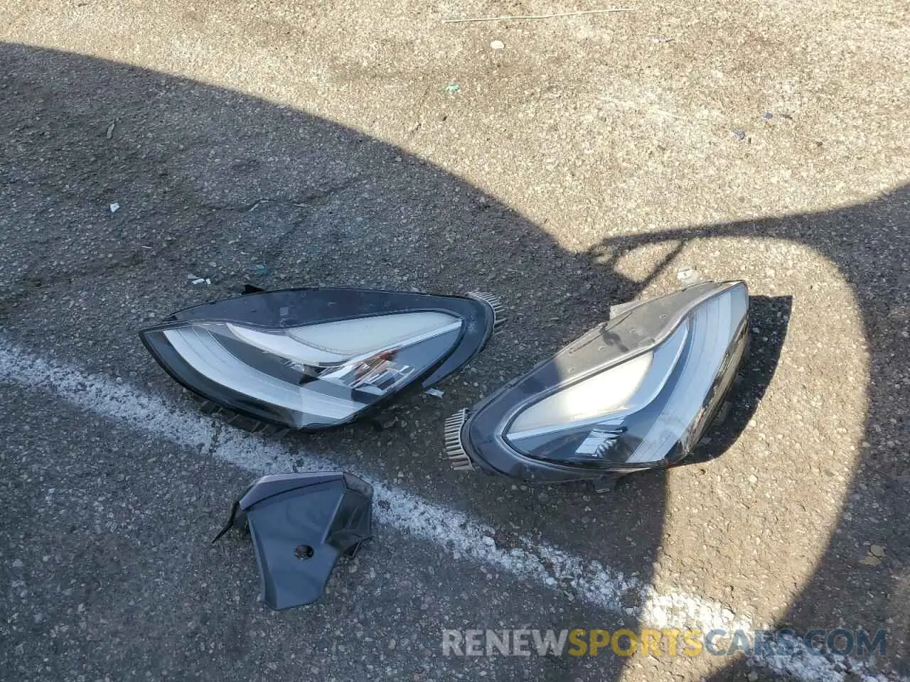 12 Photograph of a damaged car 5YJ3E1EA8NF244929 TESLA MODEL 3 2022