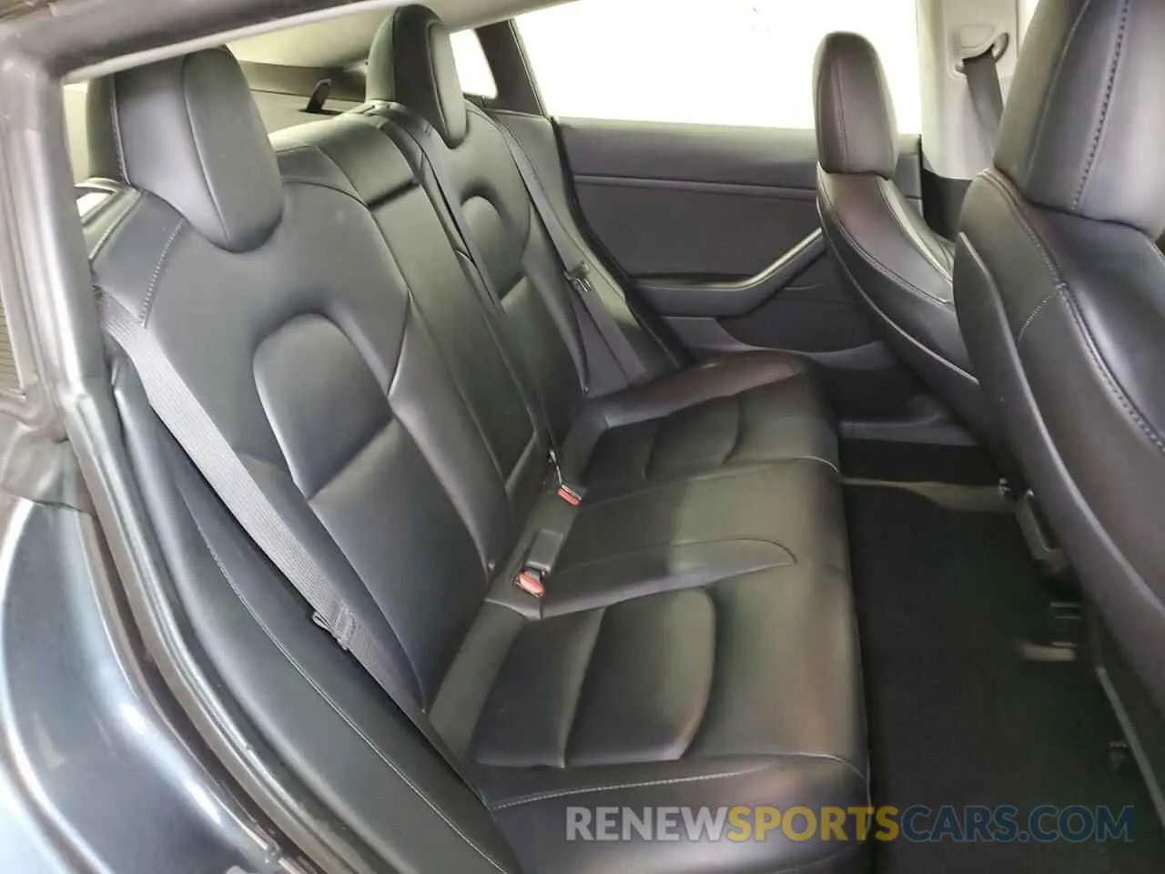 10 Photograph of a damaged car 5YJ3E1EA8NF286470 TESLA MODEL 3 2022
