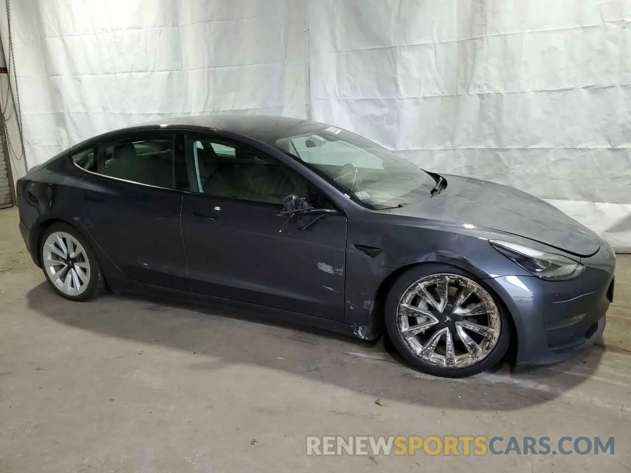 4 Photograph of a damaged car 5YJ3E1EA8NF286470 TESLA MODEL 3 2022