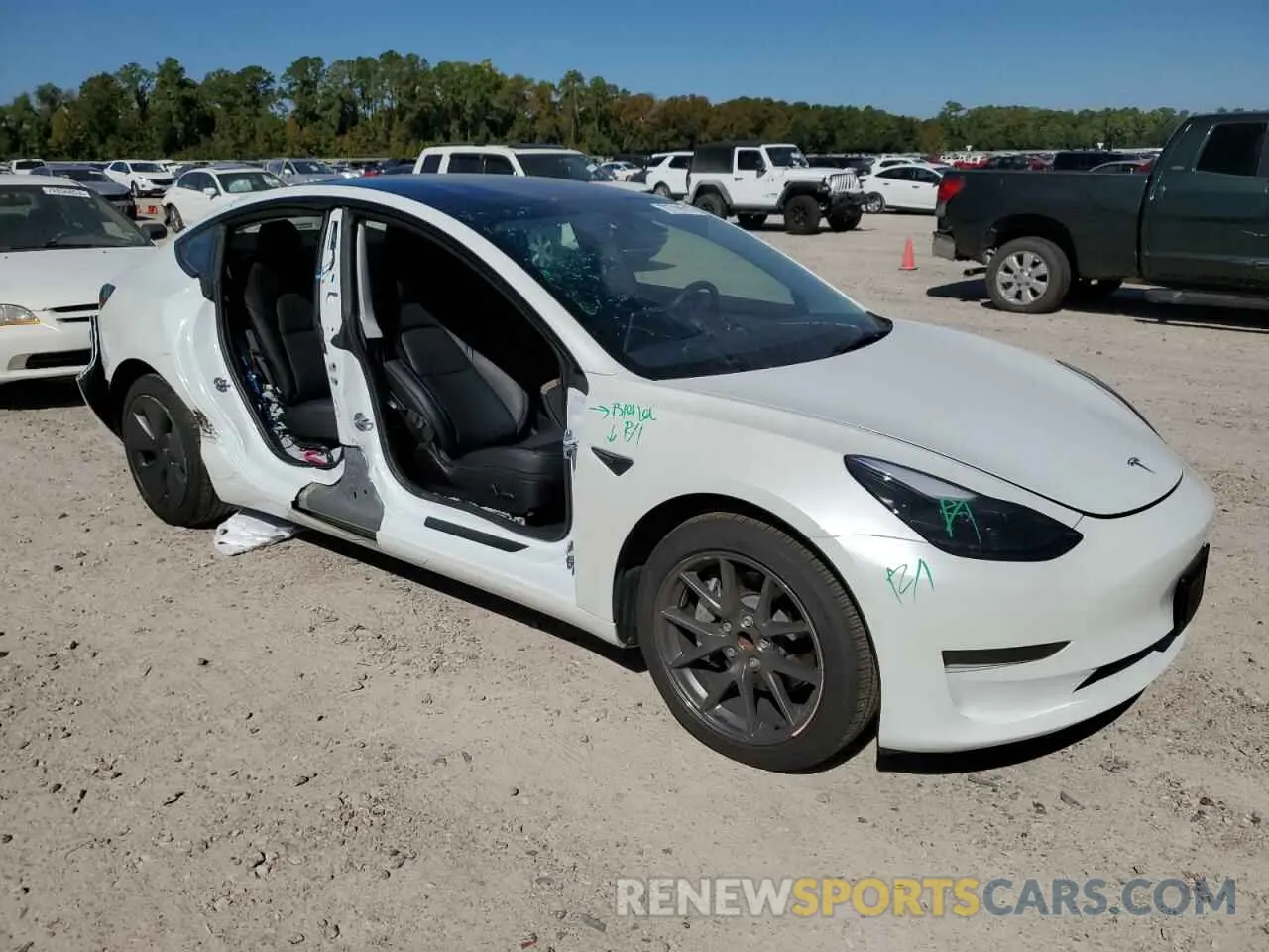4 Photograph of a damaged car 5YJ3E1EA8NF317314 TESLA MODEL 3 2022