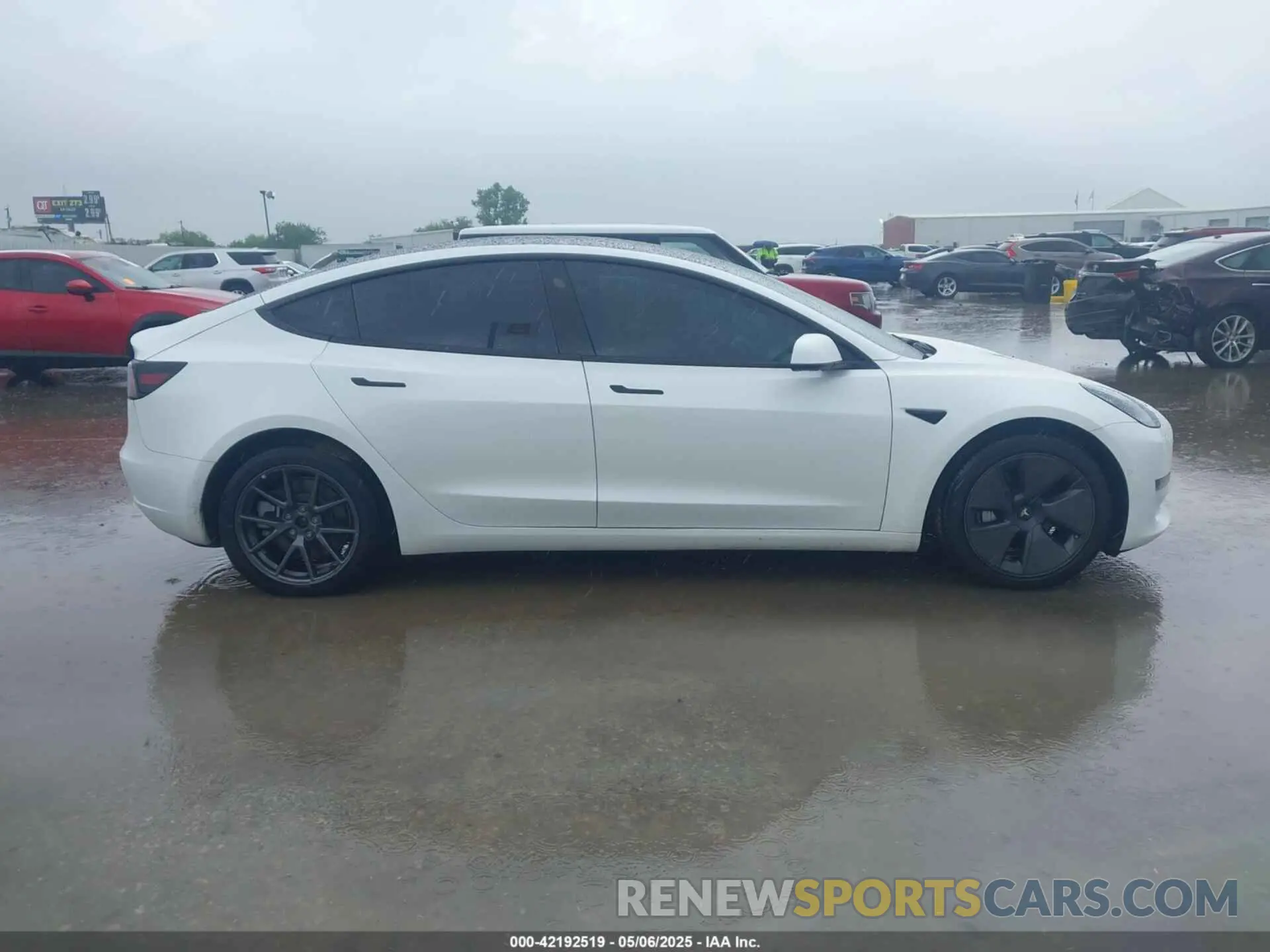 13 Photograph of a damaged car 5YJ3E1EA8NF342987 TESLA MODEL 3 2022