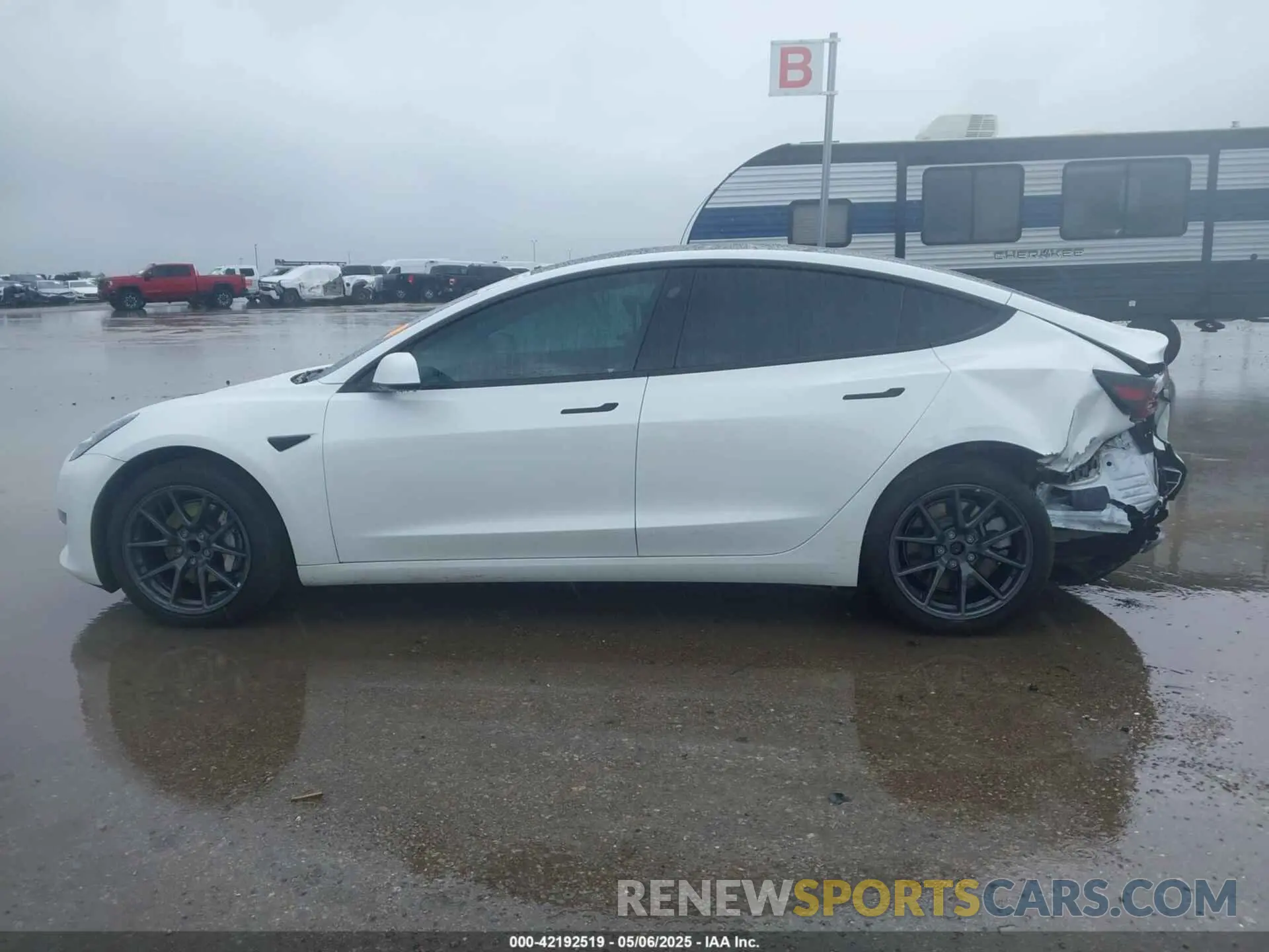 14 Photograph of a damaged car 5YJ3E1EA8NF342987 TESLA MODEL 3 2022