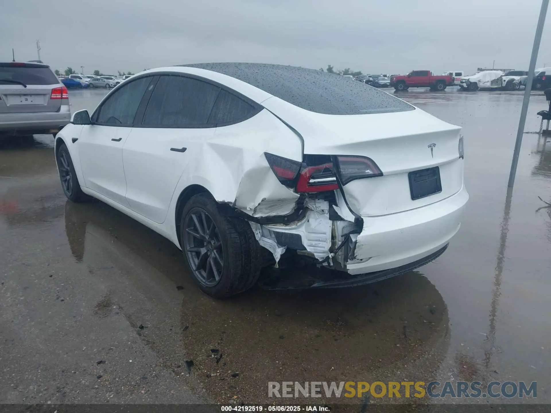 3 Photograph of a damaged car 5YJ3E1EA8NF342987 TESLA MODEL 3 2022