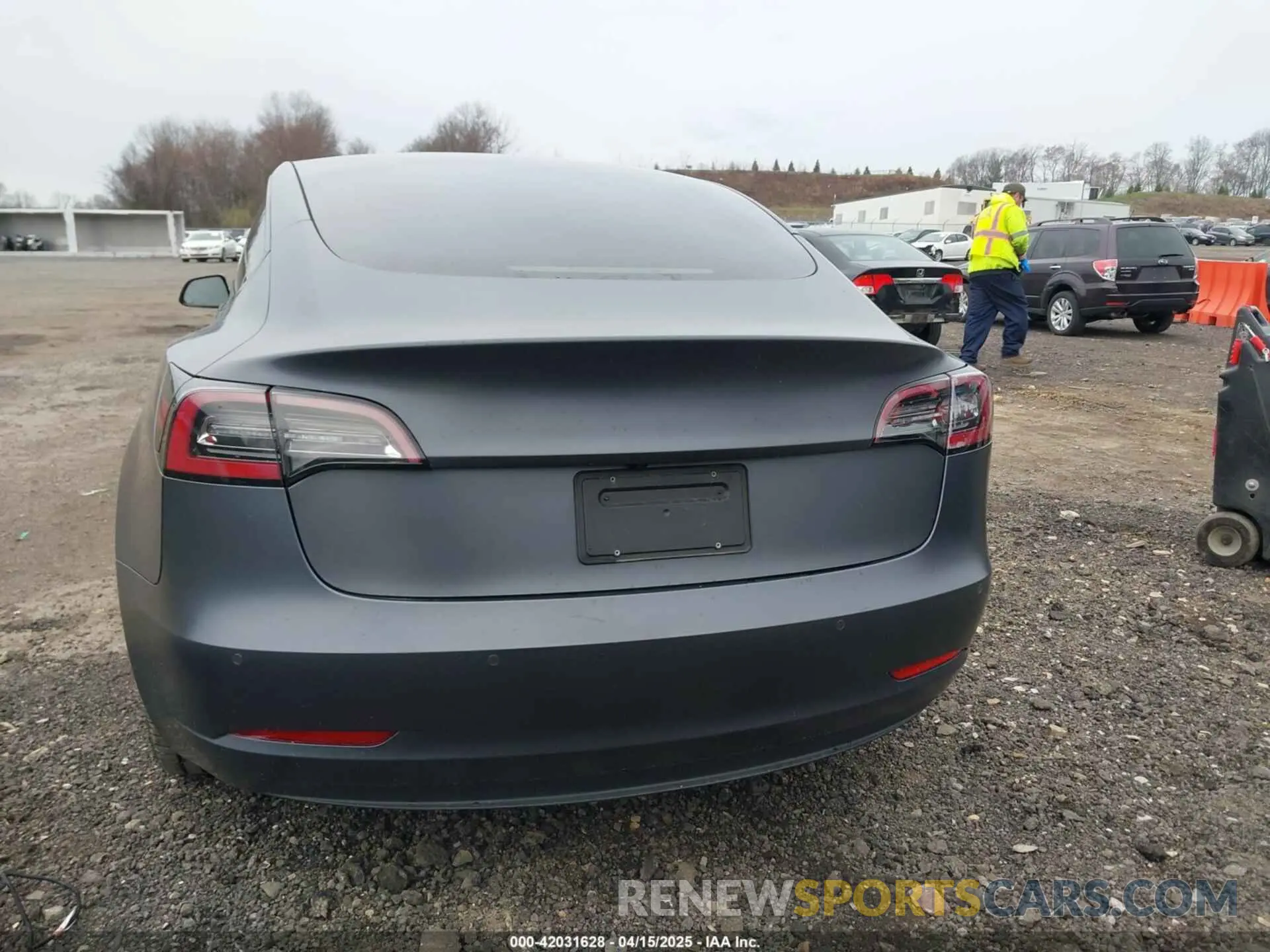 17 Photograph of a damaged car 5YJ3E1EA8NF344044 TESLA MODEL 3 2022
