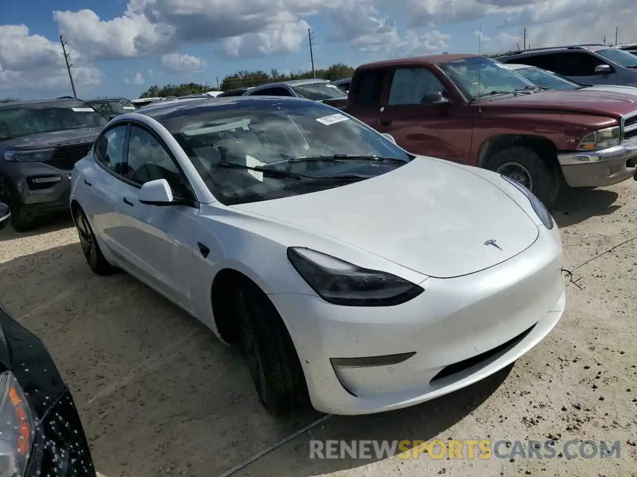 4 Photograph of a damaged car 5YJ3E1EA8NF346554 TESLA MODEL 3 2022