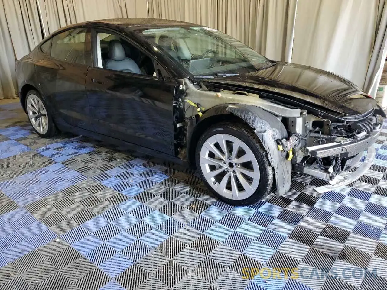 4 Photograph of a damaged car 5YJ3E1EA8NF369042 TESLA MODEL 3 2022