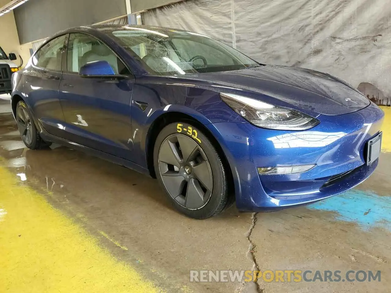 4 Photograph of a damaged car 5YJ3E1EA8NF371020 TESLA MODEL 3 2022