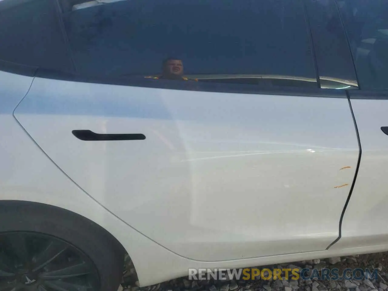 10 Photograph of a damaged car 5YJ3E1EA8NF373737 TESLA MODEL 3 2022