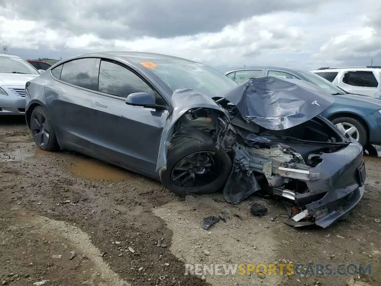 4 Photograph of a damaged car 5YJ3E1EA8NF376377 TESLA MODEL 3 2022