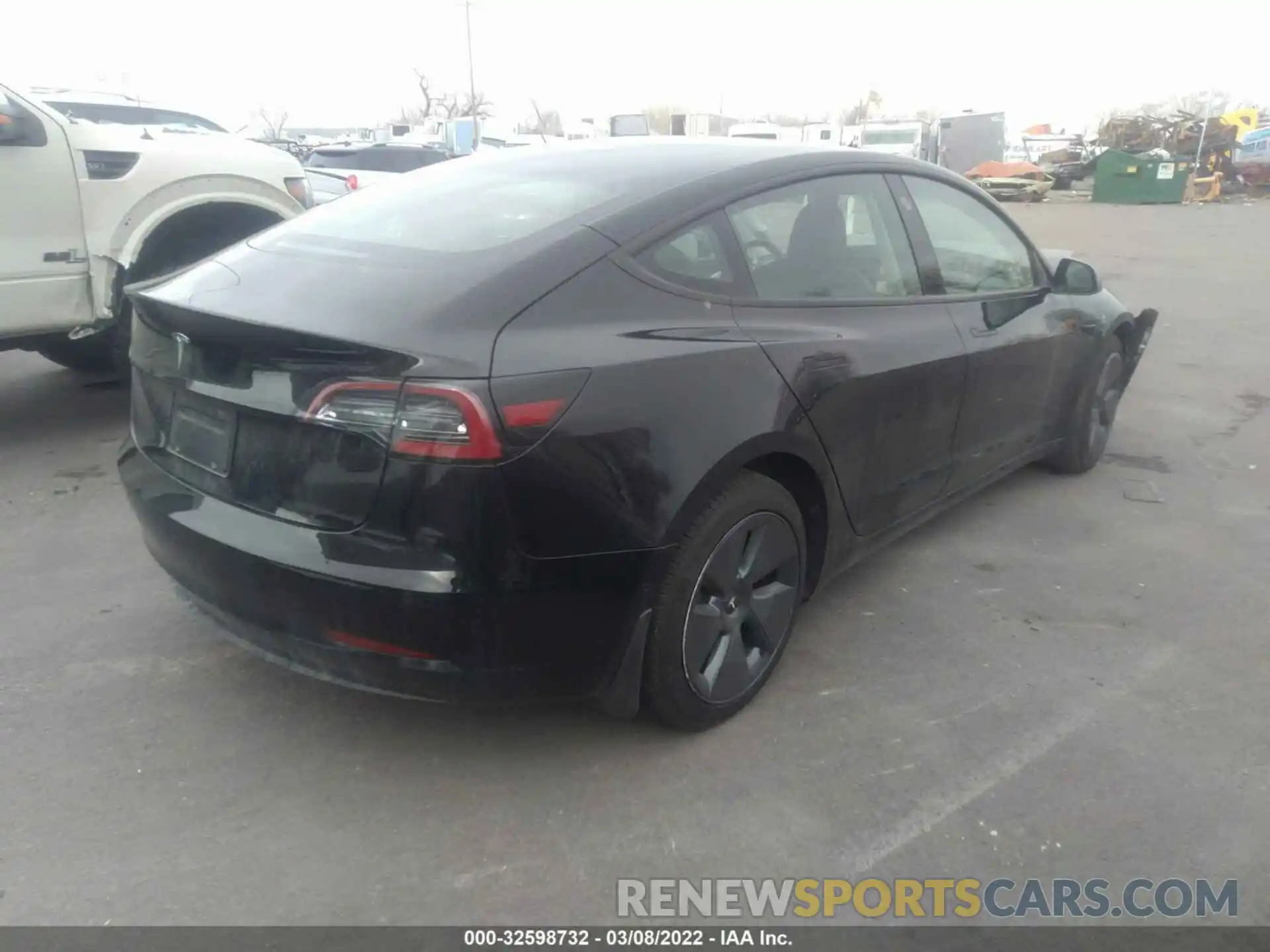 4 Photograph of a damaged car 5YJ3E1EA9NF112942 TESLA MODEL 3 2022