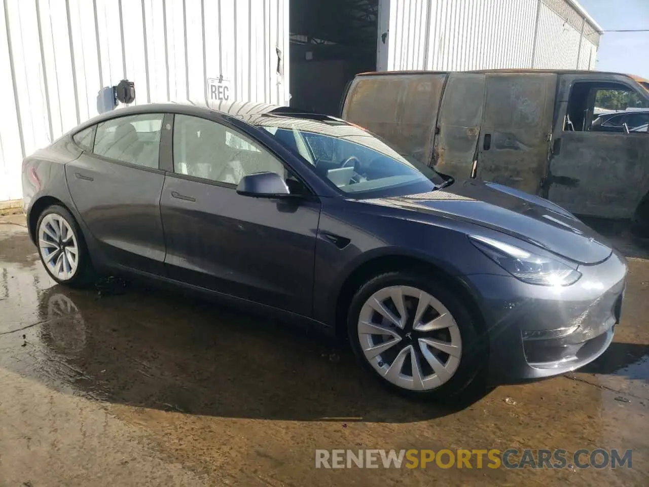 4 Photograph of a damaged car 5YJ3E1EA9NF130342 TESLA MODEL 3 2022