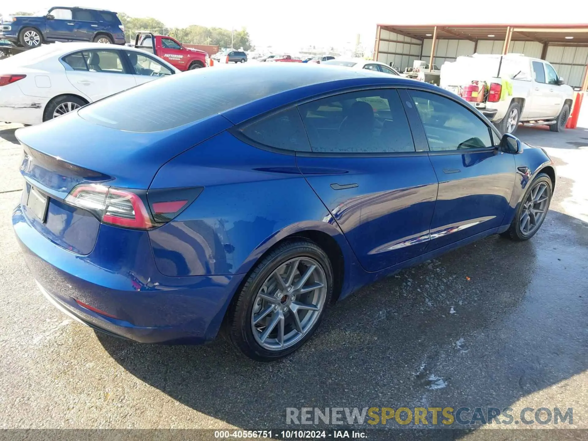 4 Photograph of a damaged car 5YJ3E1EA9NF185227 TESLA MODEL 3 2022