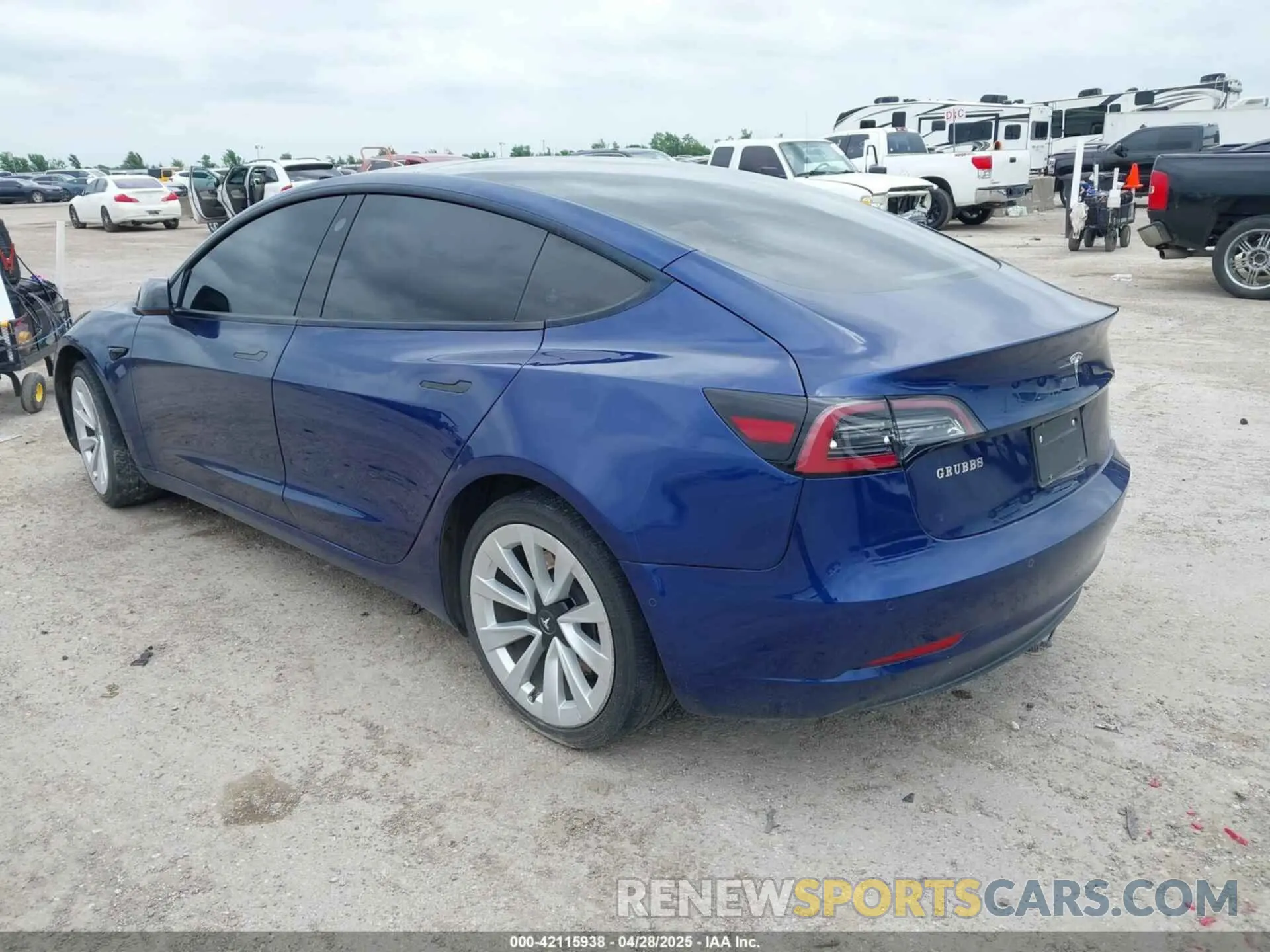3 Photograph of a damaged car 5YJ3E1EA9NF189004 TESLA MODEL 3 2022