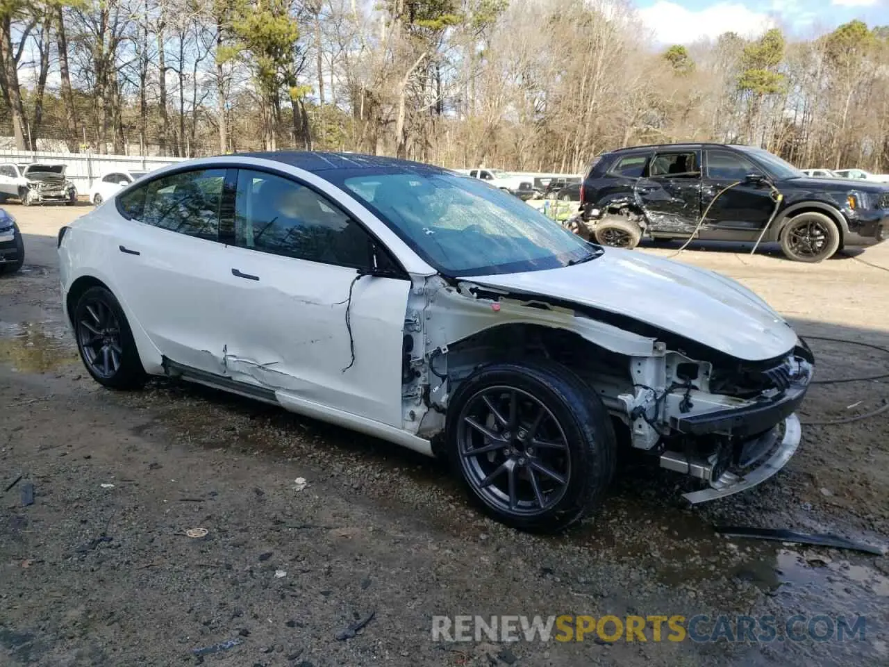 4 Photograph of a damaged car 5YJ3E1EA9NF191254 TESLA MODEL 3 2022