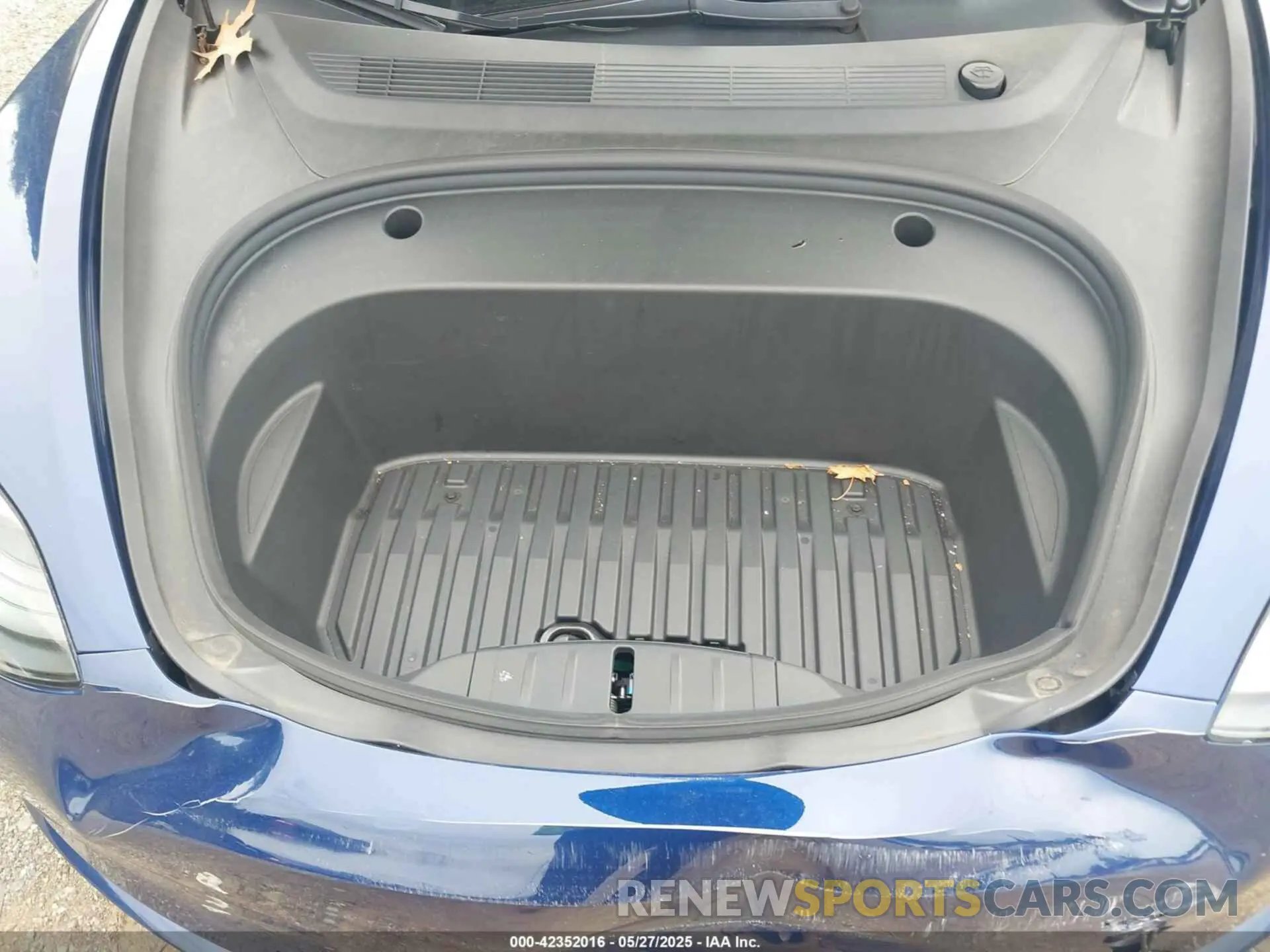 10 Photograph of a damaged car 5YJ3E1EA9NF199483 TESLA MODEL 3 2022
