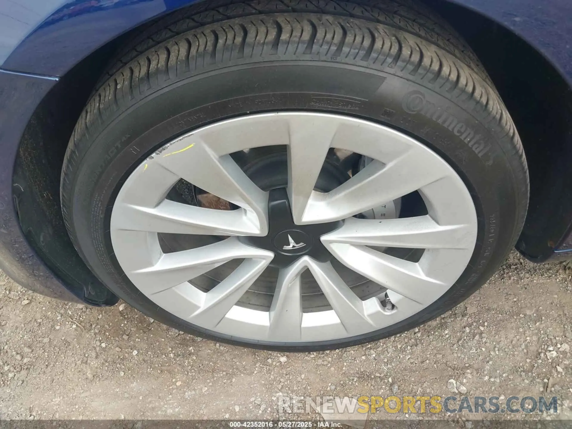 12 Photograph of a damaged car 5YJ3E1EA9NF199483 TESLA MODEL 3 2022