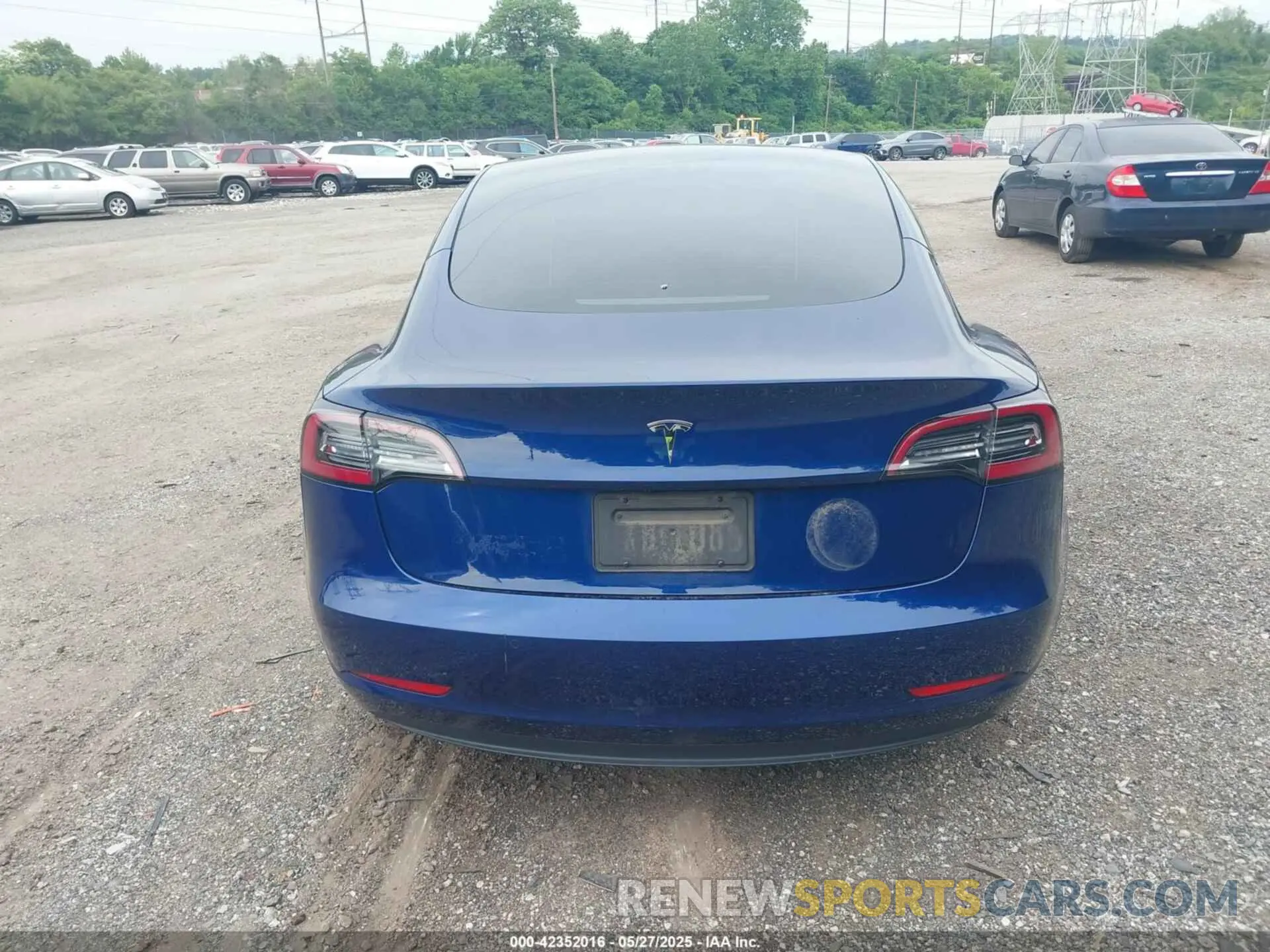17 Photograph of a damaged car 5YJ3E1EA9NF199483 TESLA MODEL 3 2022