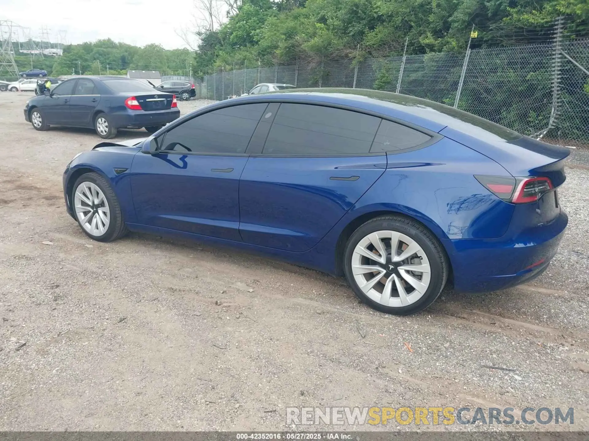 3 Photograph of a damaged car 5YJ3E1EA9NF199483 TESLA MODEL 3 2022