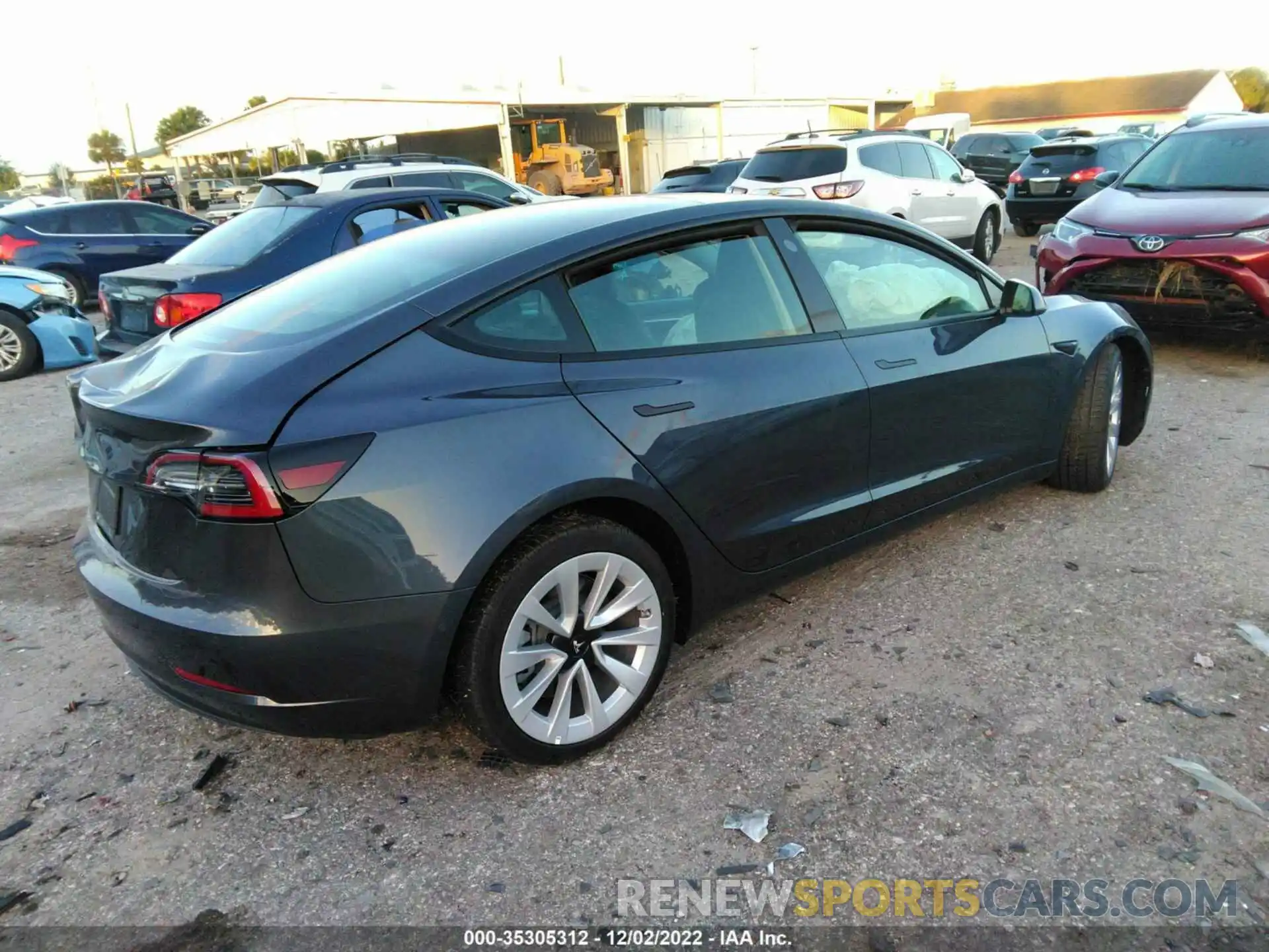 4 Photograph of a damaged car 5YJ3E1EA9NF325437 TESLA MODEL 3 2022