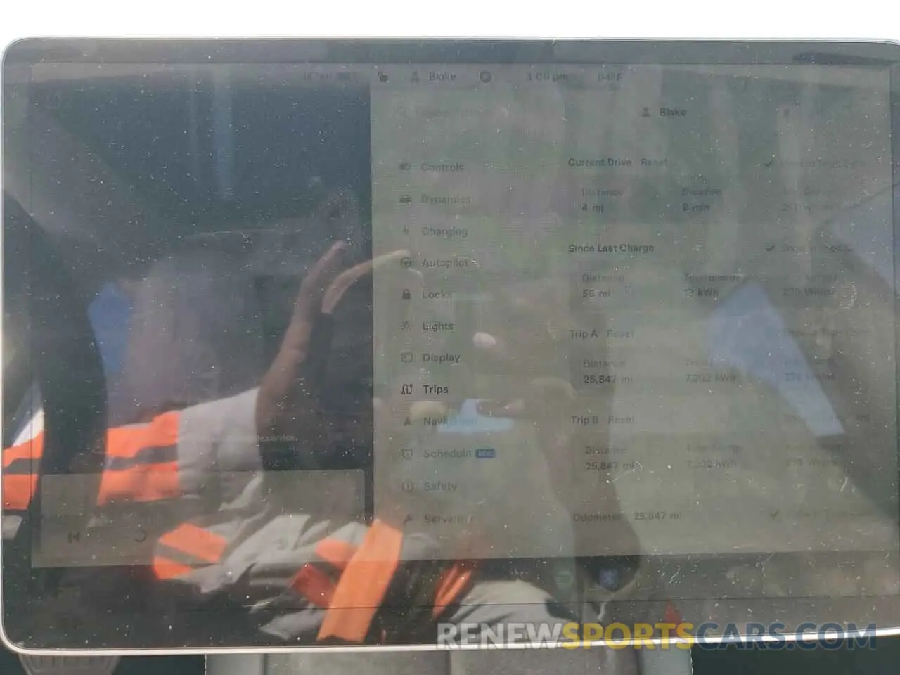 9 Photograph of a damaged car 5YJ3E1EA9NF339306 TESLA MODEL 3 2022
