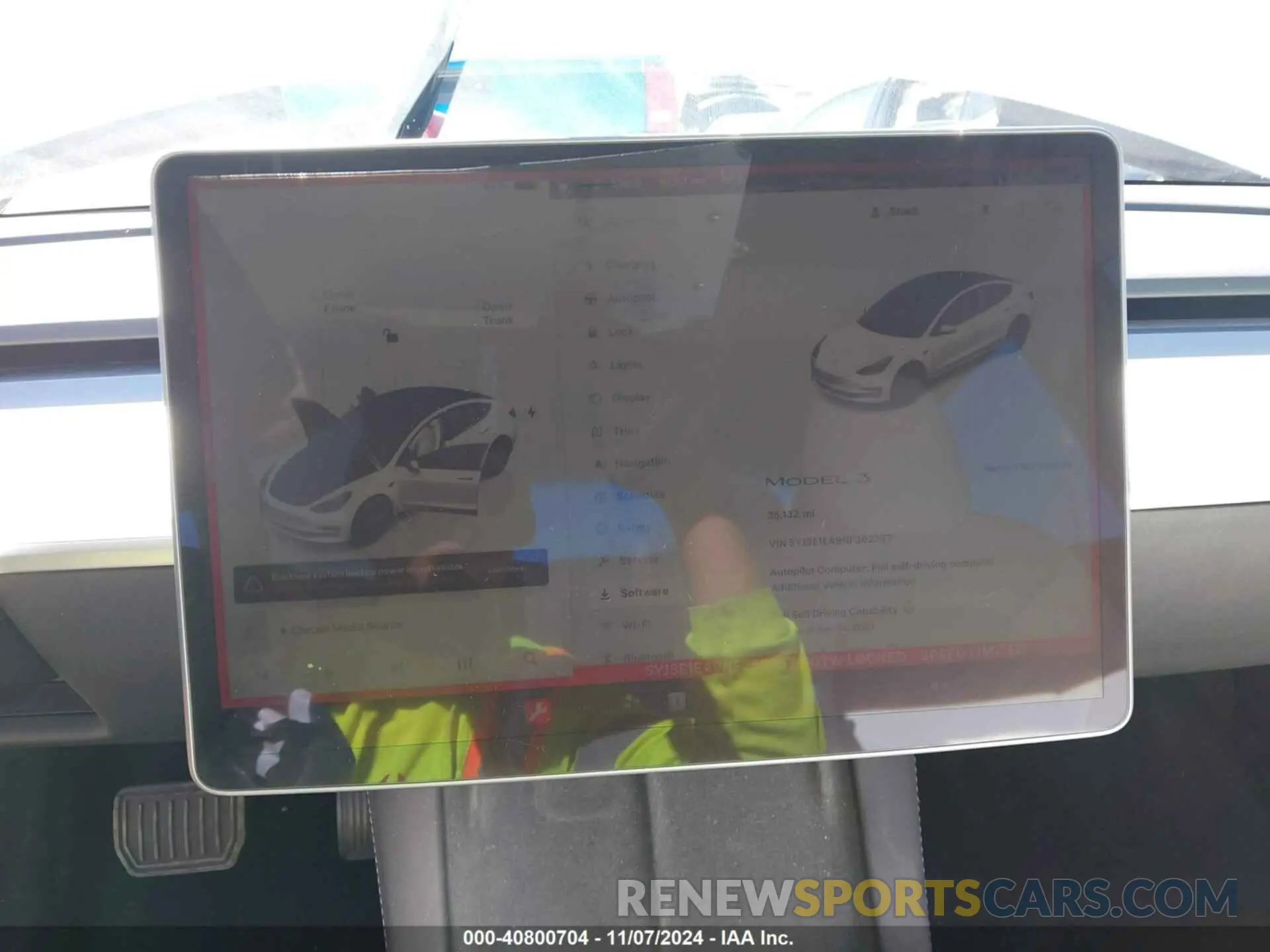 18 Photograph of a damaged car 5YJ3E1EA9NF362357 TESLA MODEL 3 2022