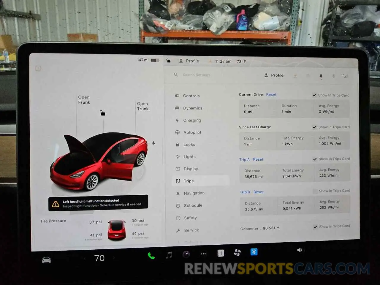 9 Photograph of a damaged car 5YJ3E1EA9NF368885 TESLA MODEL 3 2022