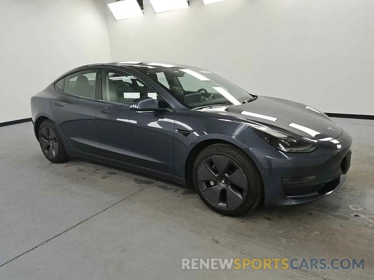 4 Photograph of a damaged car 5YJ3E1EA9NF369387 TESLA MODEL 3 2022
