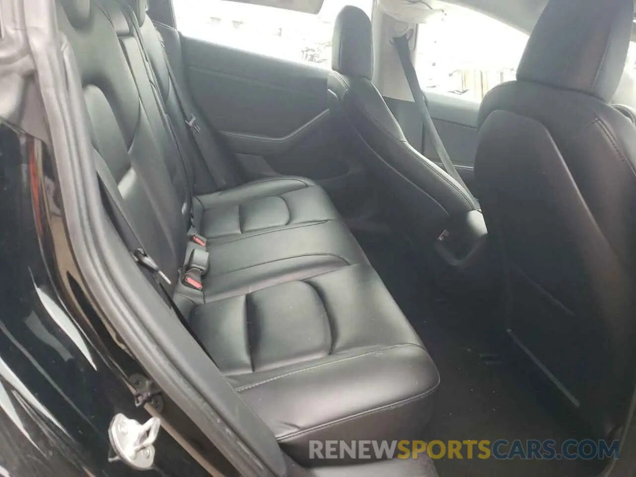 10 Photograph of a damaged car 5YJ3E1EA9NF371172 TESLA MODEL 3 2022