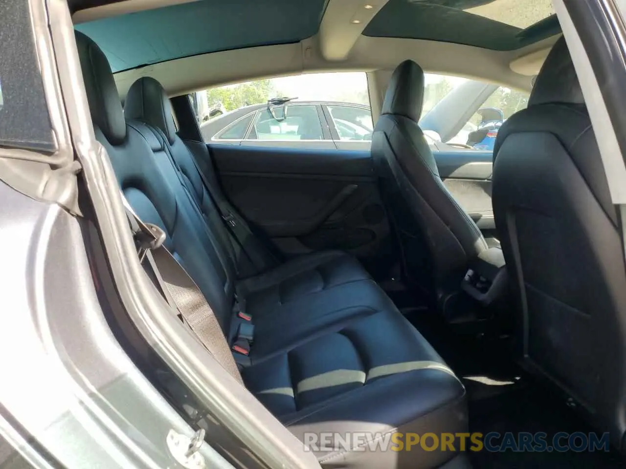 10 Photograph of a damaged car 5YJ3E1EA9NF371494 TESLA MODEL 3 2022