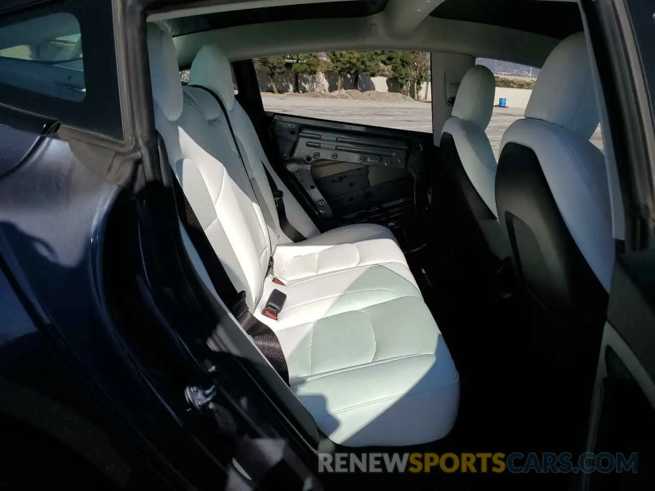 11 Photograph of a damaged car 5YJ3E1EA9NF373276 TESLA MODEL 3 2022