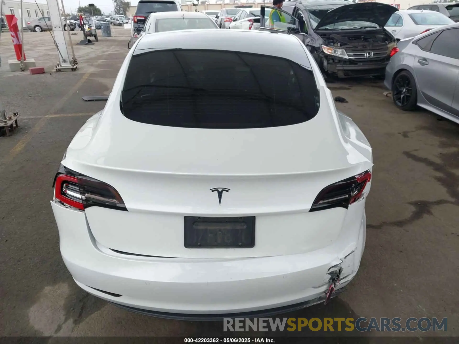 16 Photograph of a damaged car 5YJ3E1EAXNF117101 TESLA MODEL 3 2022