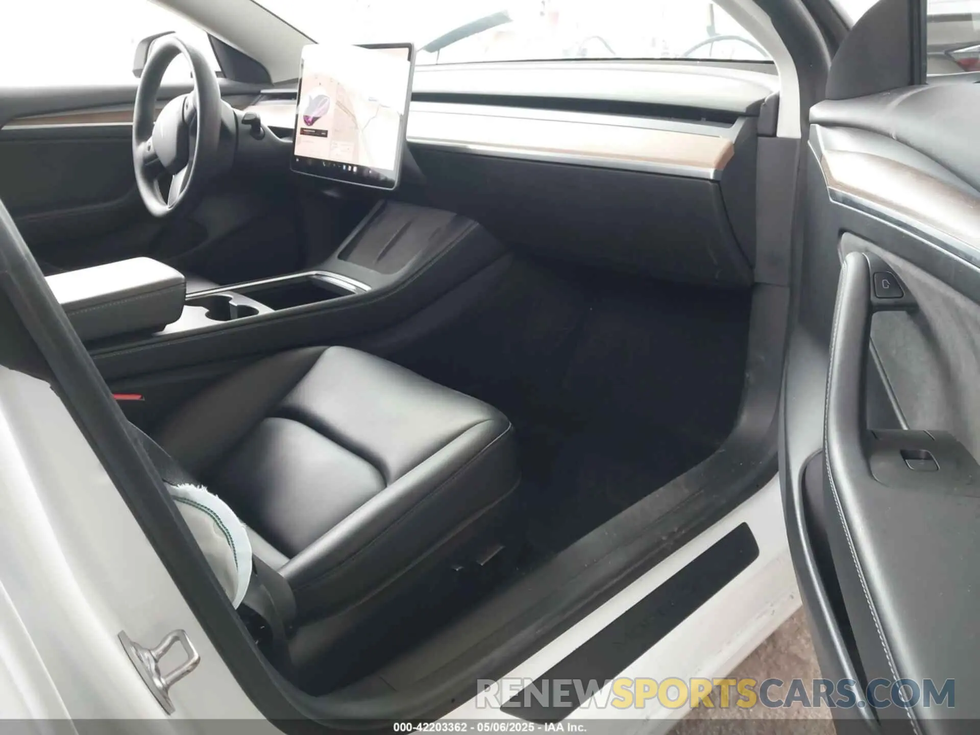 5 Photograph of a damaged car 5YJ3E1EAXNF117101 TESLA MODEL 3 2022