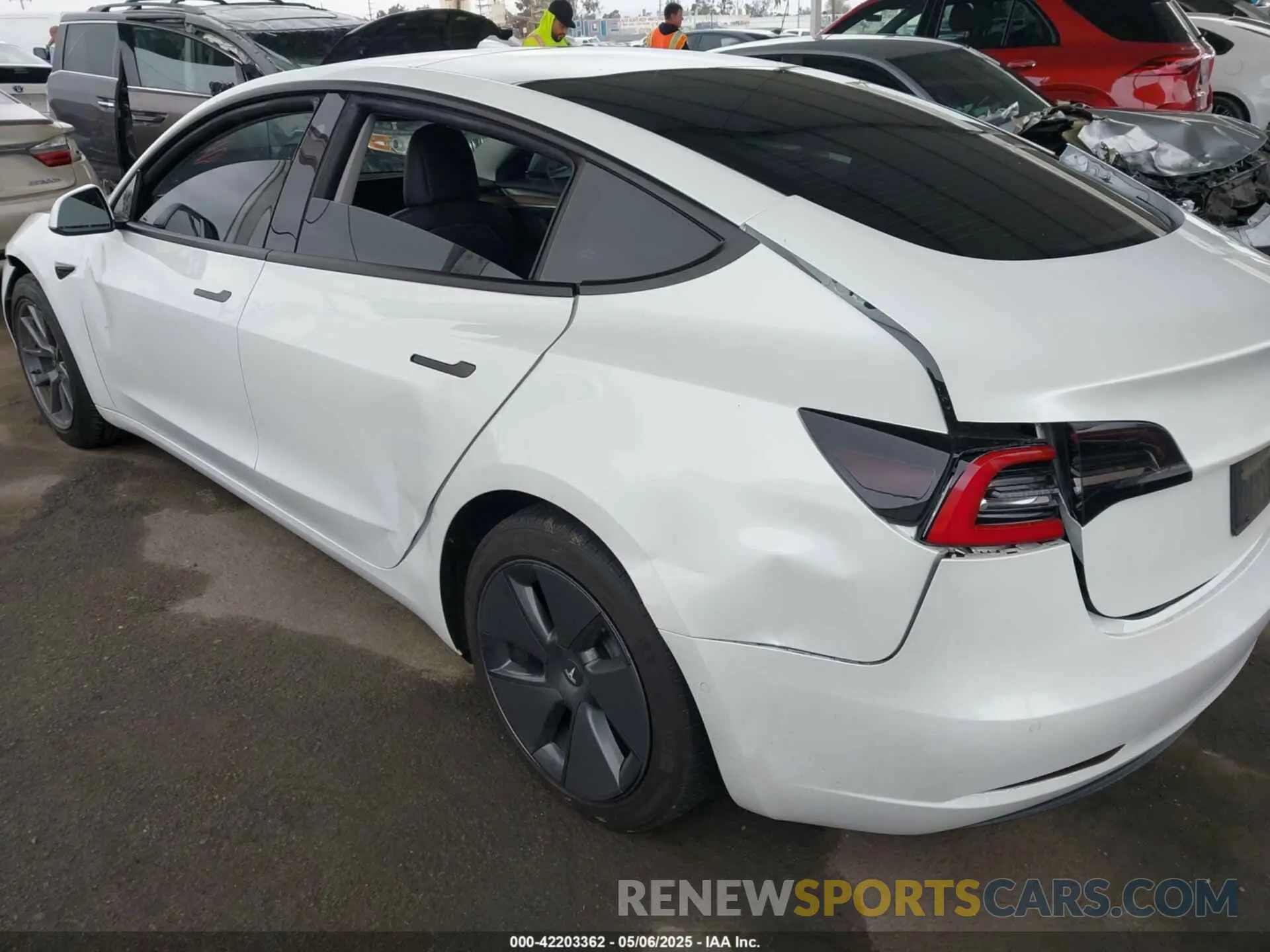 6 Photograph of a damaged car 5YJ3E1EAXNF117101 TESLA MODEL 3 2022