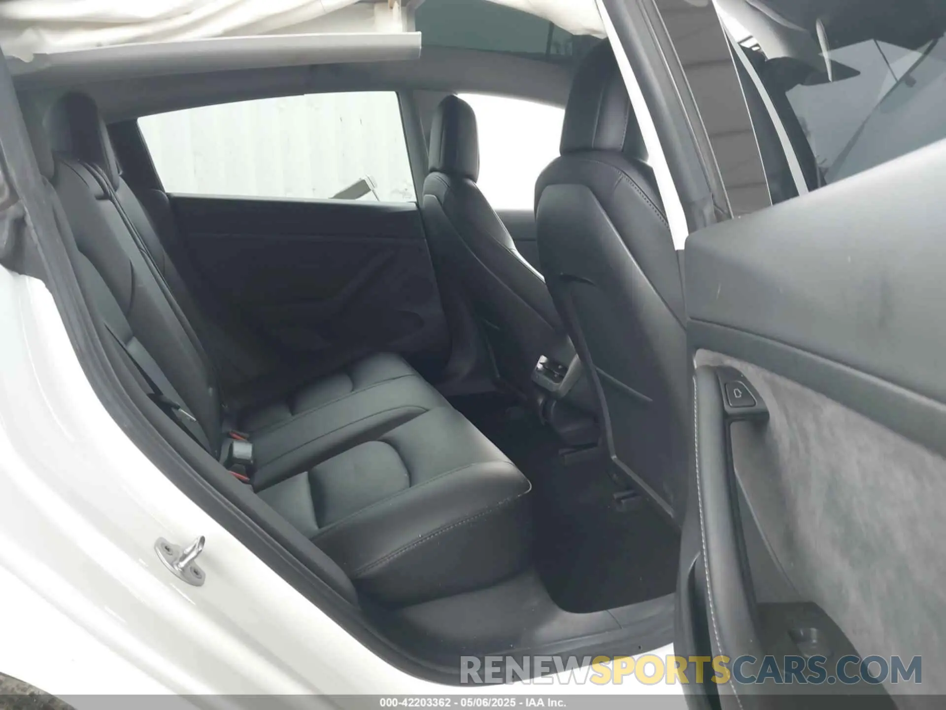 8 Photograph of a damaged car 5YJ3E1EAXNF117101 TESLA MODEL 3 2022