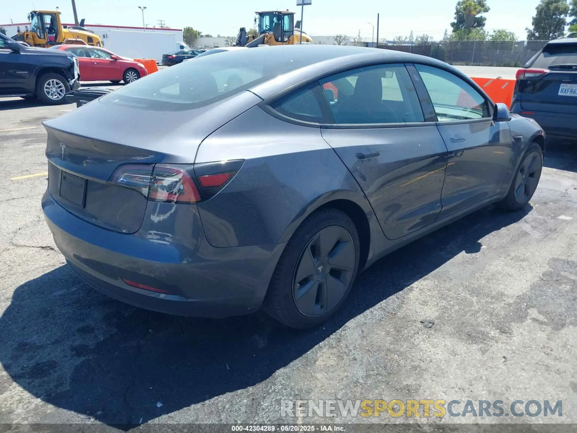 4 Photograph of a damaged car 5YJ3E1EAXNF117762 TESLA MODEL 3 2022