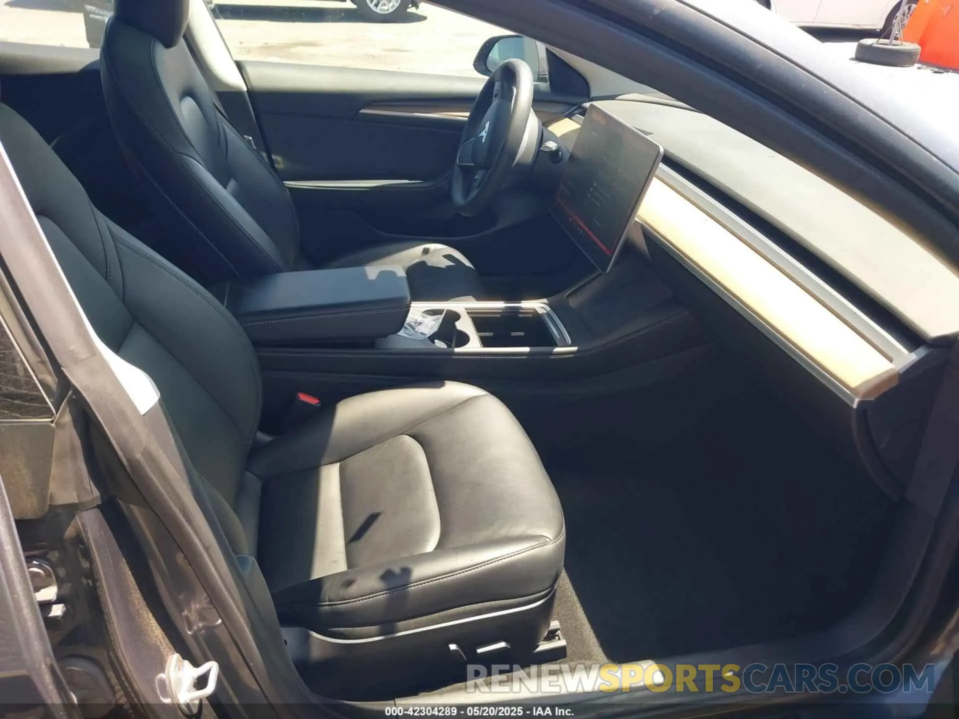 5 Photograph of a damaged car 5YJ3E1EAXNF117762 TESLA MODEL 3 2022