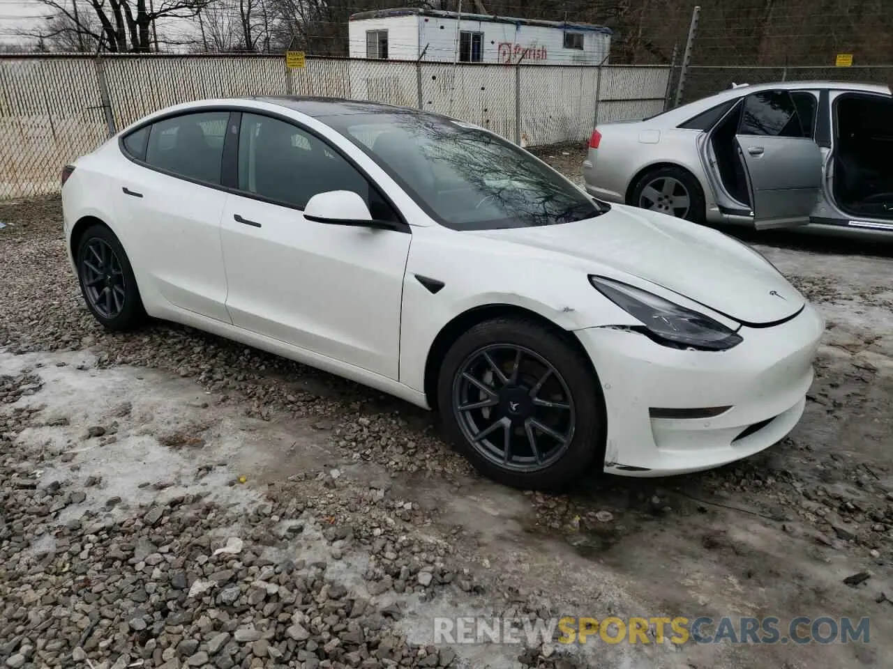 4 Photograph of a damaged car 5YJ3E1EAXNF118748 TESLA MODEL 3 2022