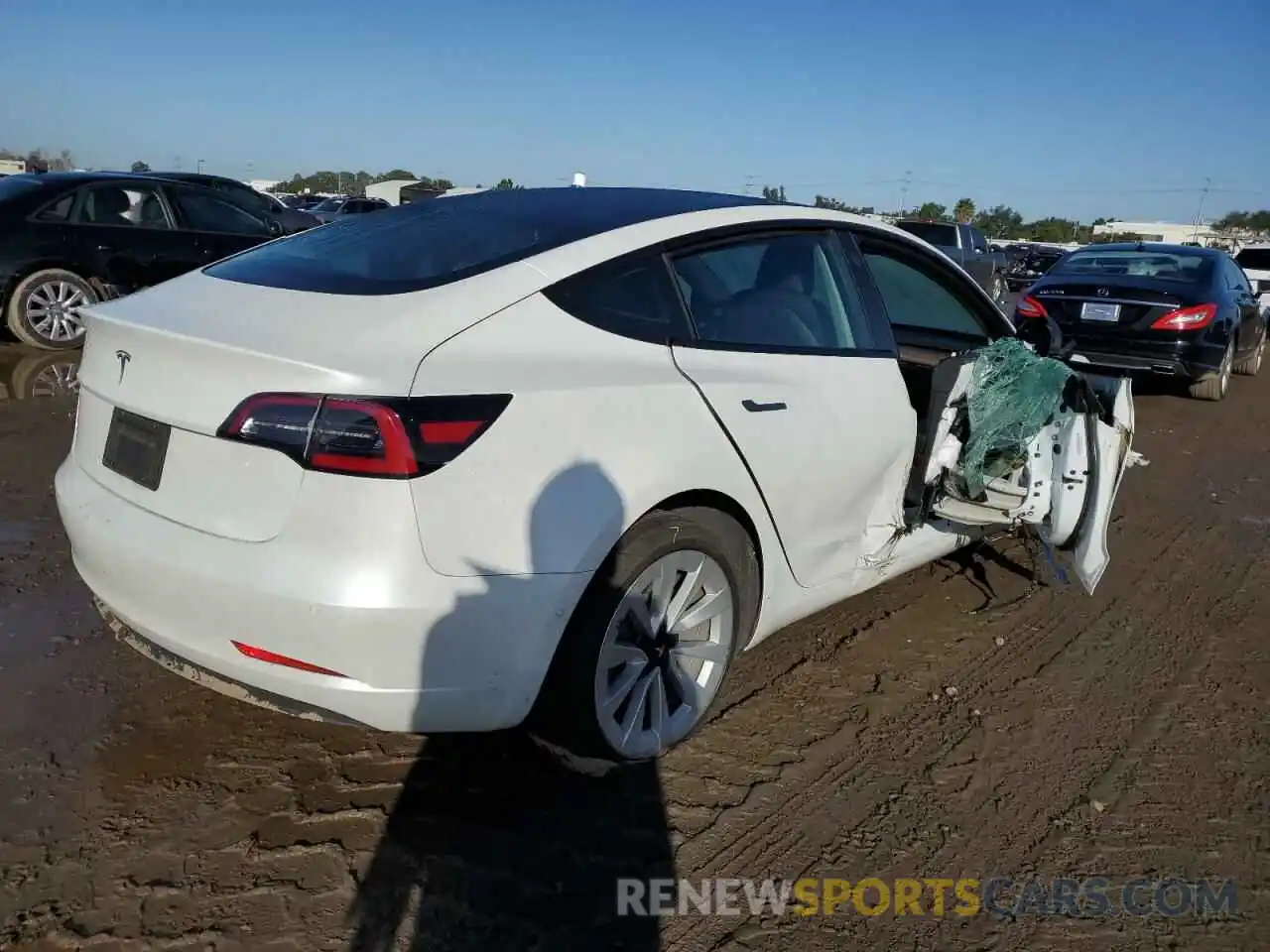 3 Photograph of a damaged car 5YJ3E1EAXNF145125 TESLA MODEL 3 2022