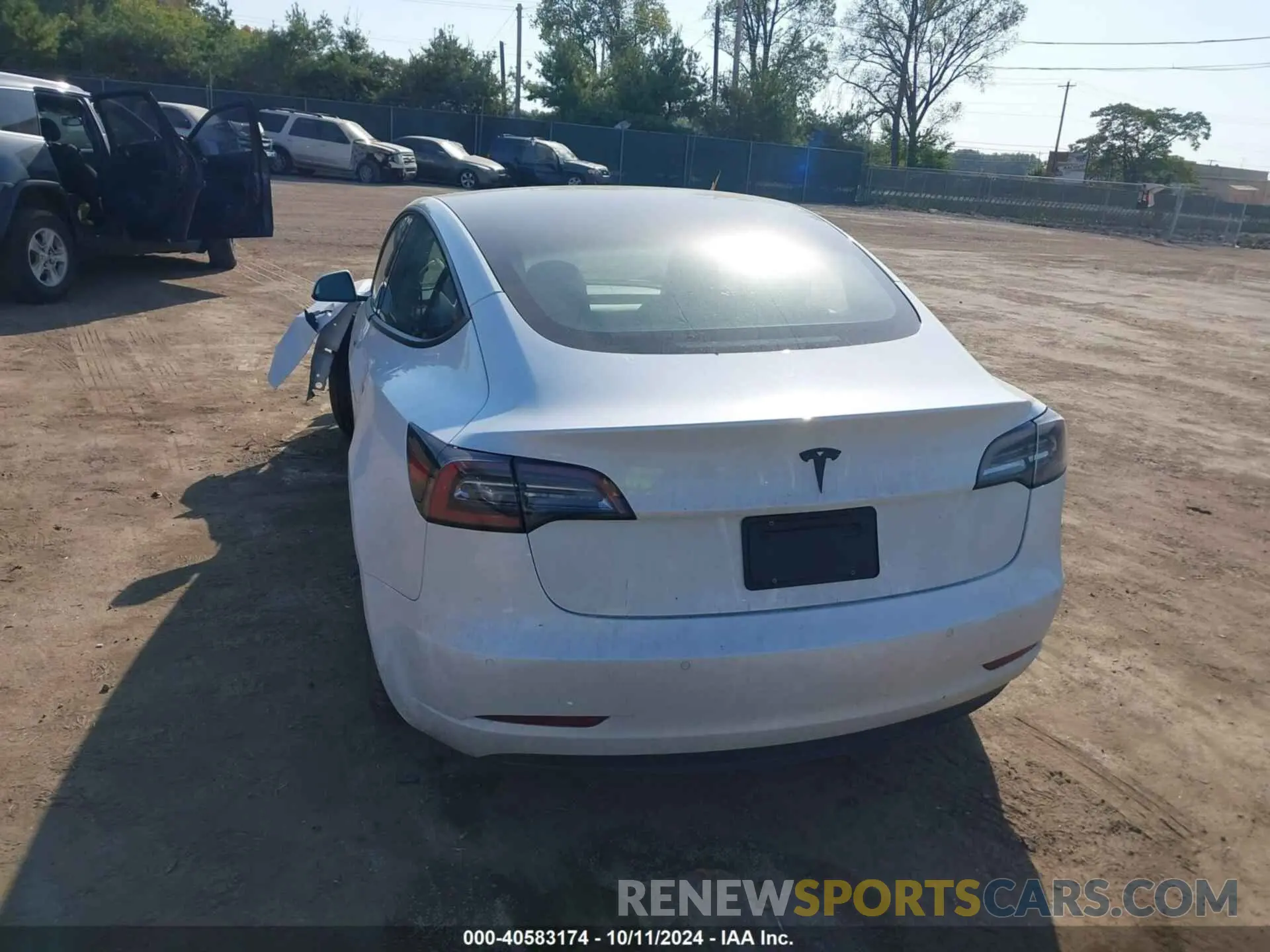 3 Photograph of a damaged car 5YJ3E1EAXNF185687 TESLA MODEL 3 2022