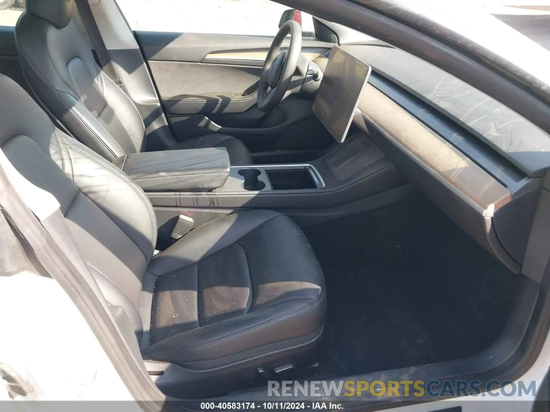 5 Photograph of a damaged car 5YJ3E1EAXNF185687 TESLA MODEL 3 2022