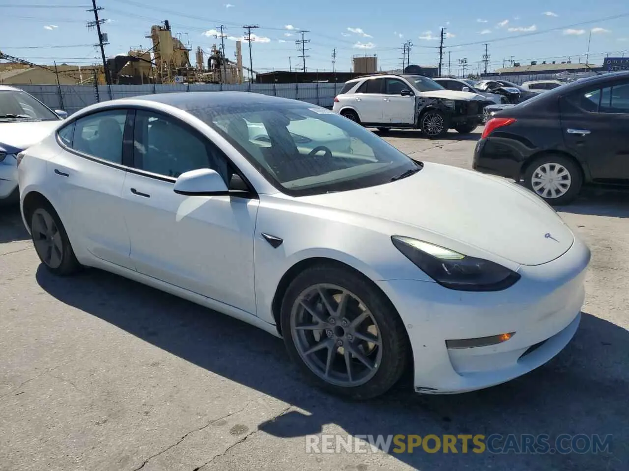 4 Photograph of a damaged car 5YJ3E1EAXNF203914 TESLA MODEL 3 2022