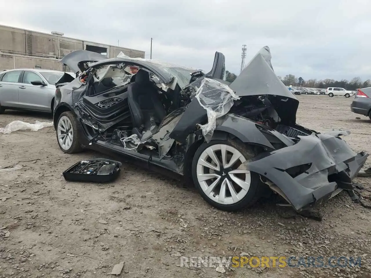 4 Photograph of a damaged car 5YJ3E1EAXNF286079 TESLA MODEL 3 2022