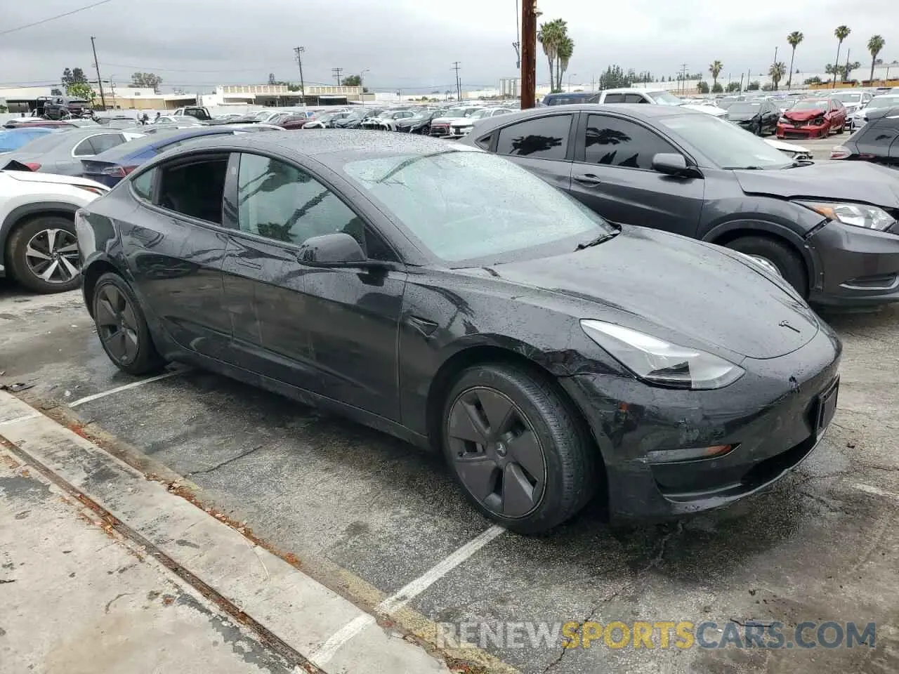 4 Photograph of a damaged car 5YJ3E1EAXNF286213 TESLA MODEL 3 2022