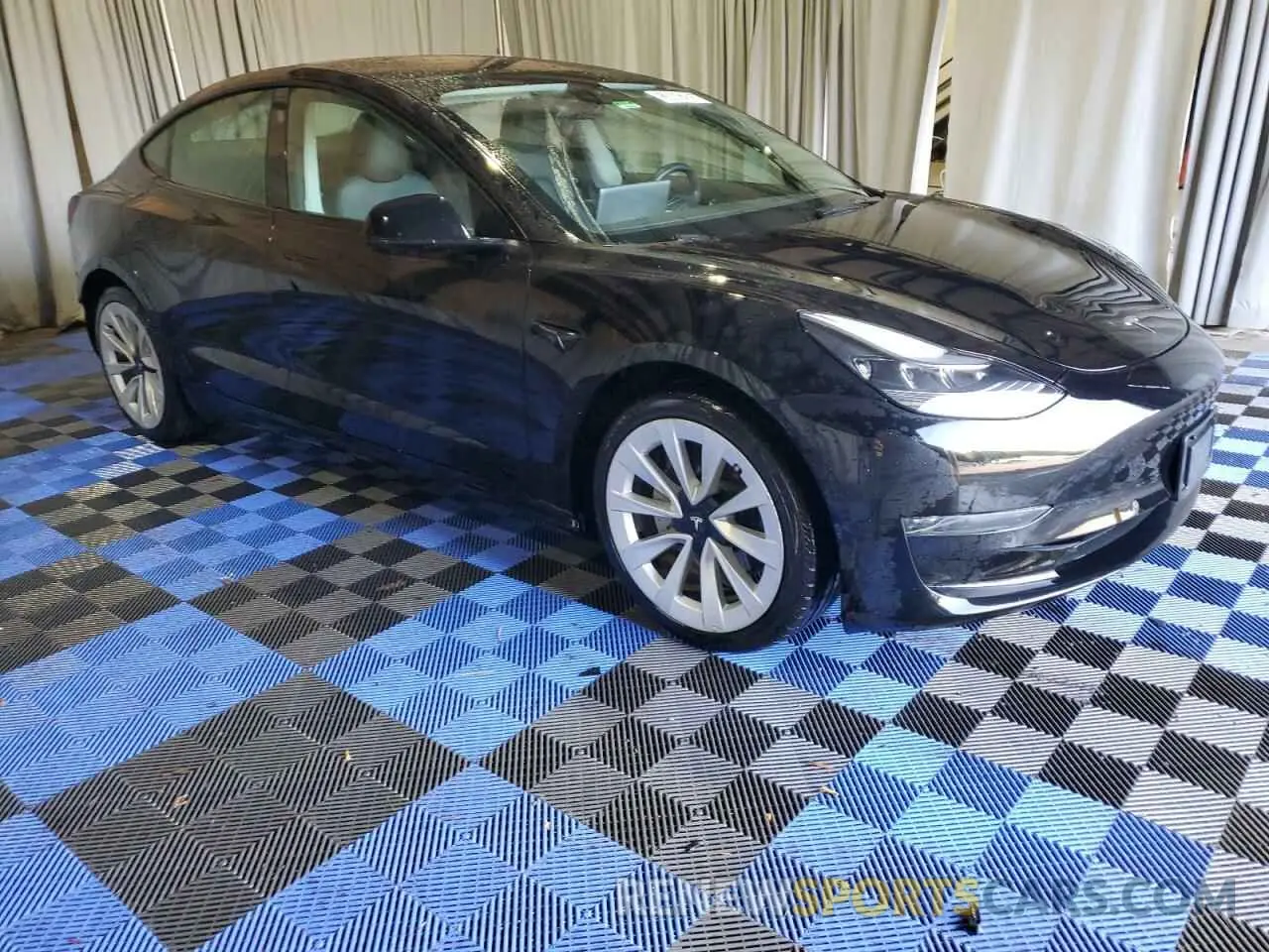4 Photograph of a damaged car 5YJ3E1EAXNF287491 TESLA MODEL 3 2022