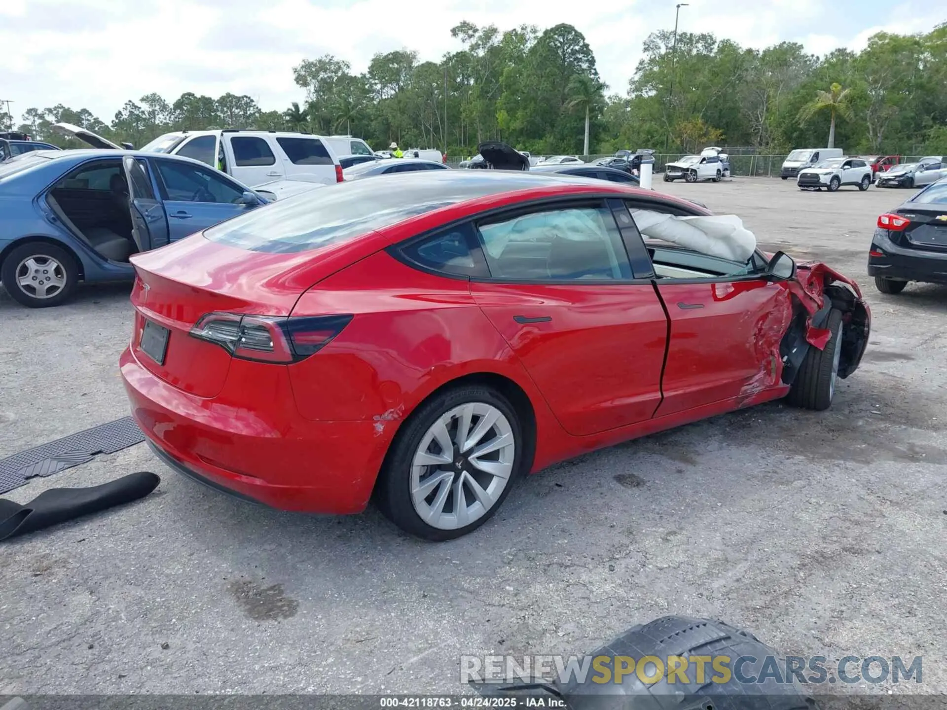 4 Photograph of a damaged car 5YJ3E1EAXNF288351 TESLA MODEL 3 2022