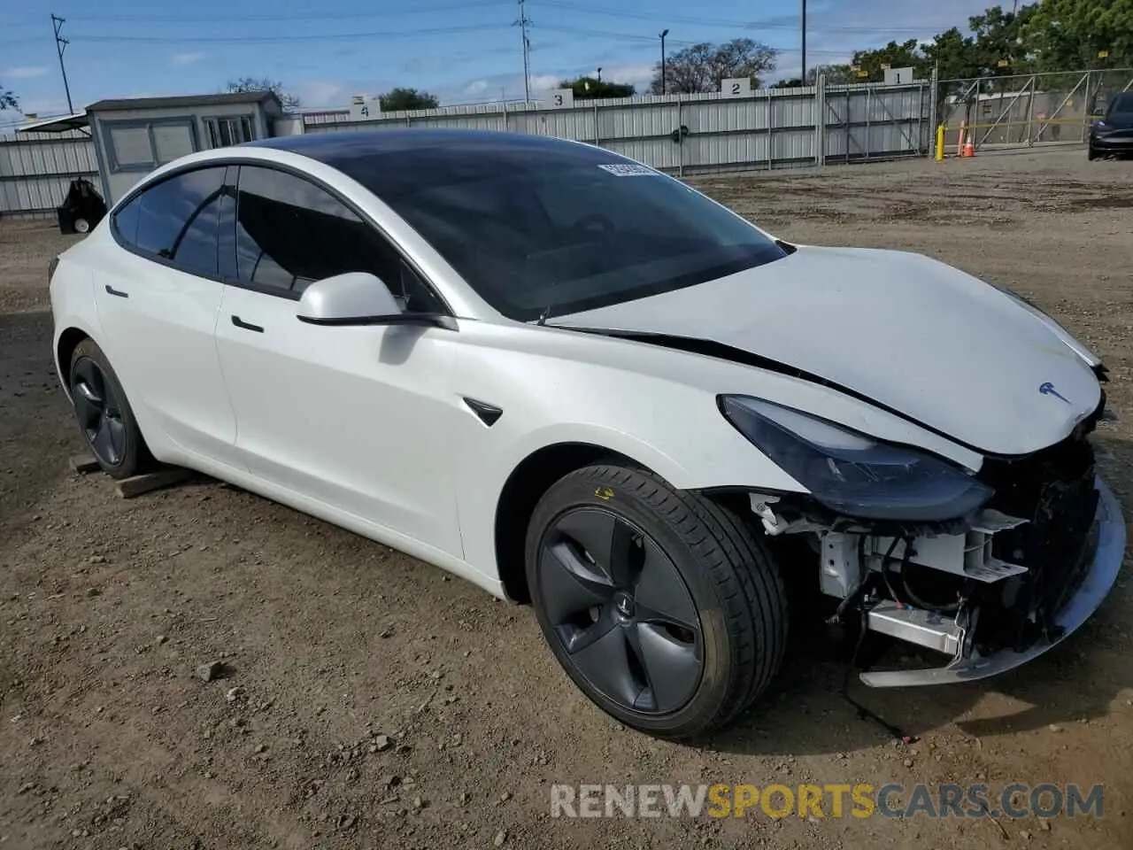 4 Photograph of a damaged car 5YJ3E1EAXNF289709 TESLA MODEL 3 2022