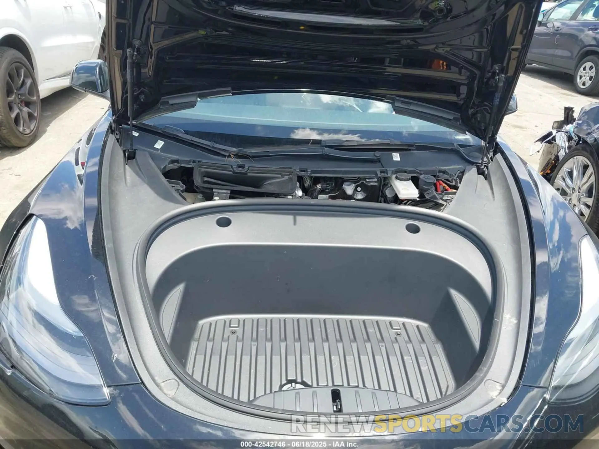 10 Photograph of a damaged car 5YJ3E1EAXNF291170 TESLA MODEL 3 2022
