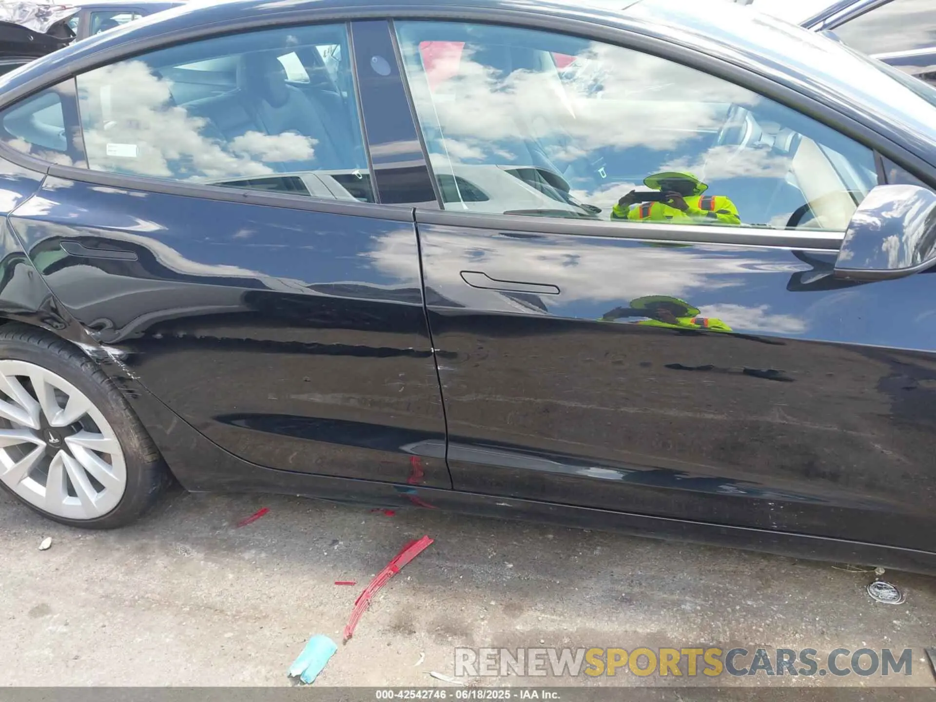 19 Photograph of a damaged car 5YJ3E1EAXNF291170 TESLA MODEL 3 2022