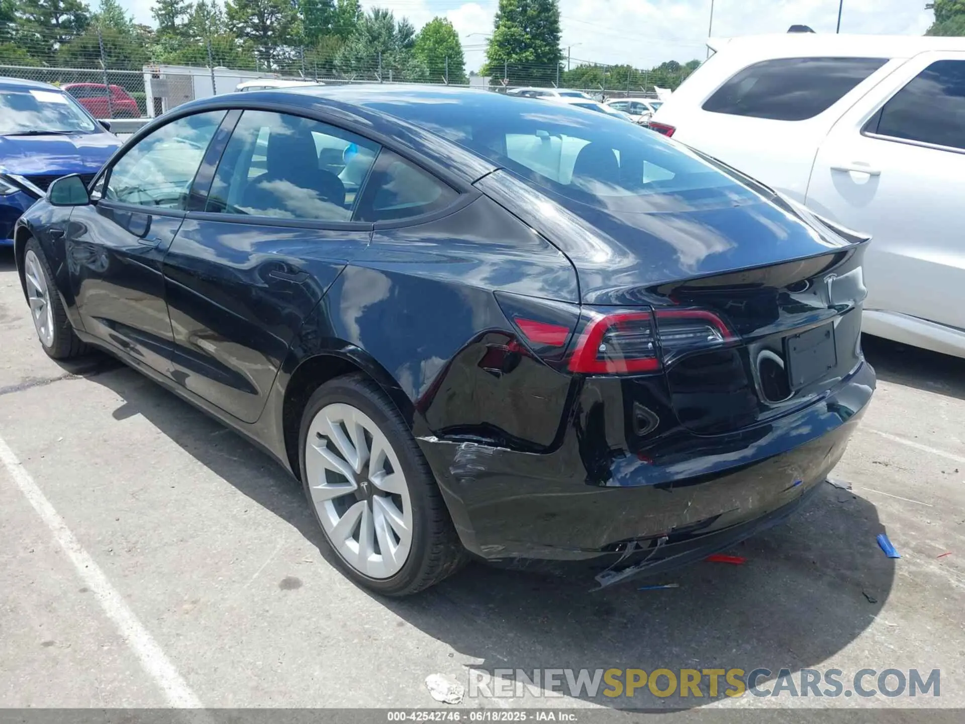 3 Photograph of a damaged car 5YJ3E1EAXNF291170 TESLA MODEL 3 2022